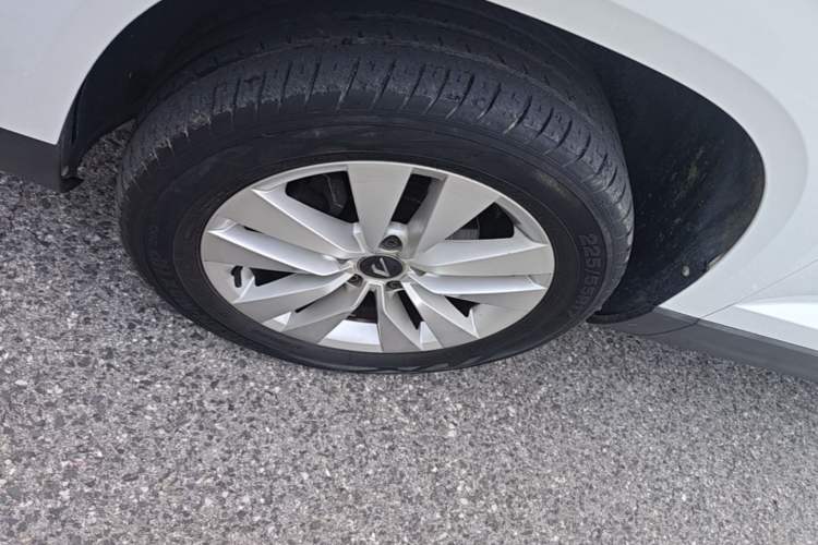 Used Jetta VS5 2019 280TSI Automatic Trend Model Left Front Wheel Hub
