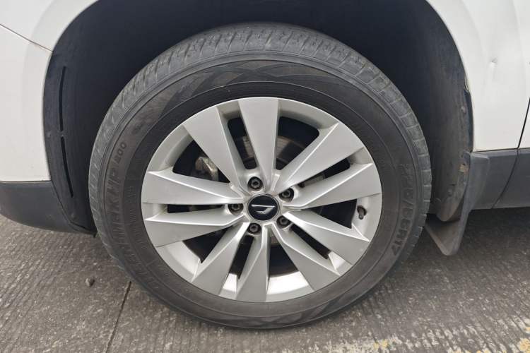 Used Jetta VS5 2019 280TSI Automatic Trend Model Left Front Wheel Hub