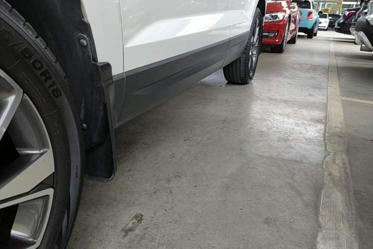 Used Jetta VS5 2019 280TSI Automatic Glory Edition Left Side Sill