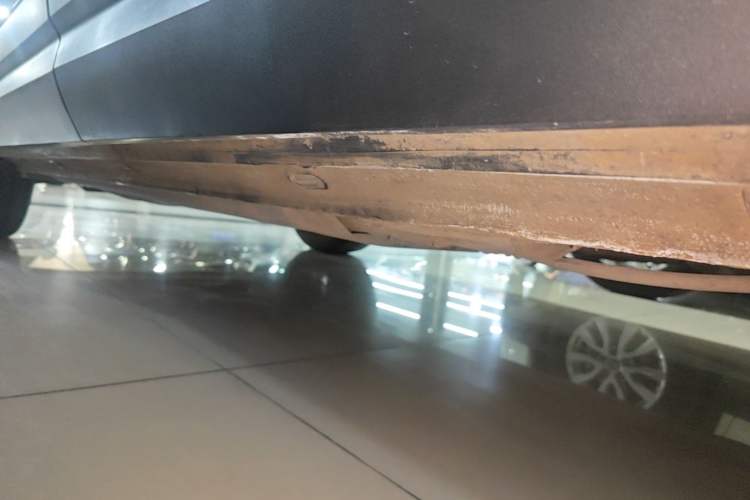 Used Jetta VS5 2019 280TSI Manual Entry-Level Model Left Side Sill