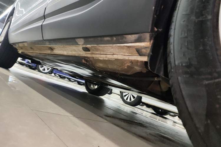 Used Jetta VS5 2019 280TSI Automatic Enjoyment Model Left Side Sill