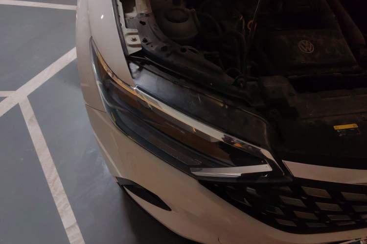 Used Jetta VS5 2019 280TSI Automatic Enjoyment Model Right Front Headlight