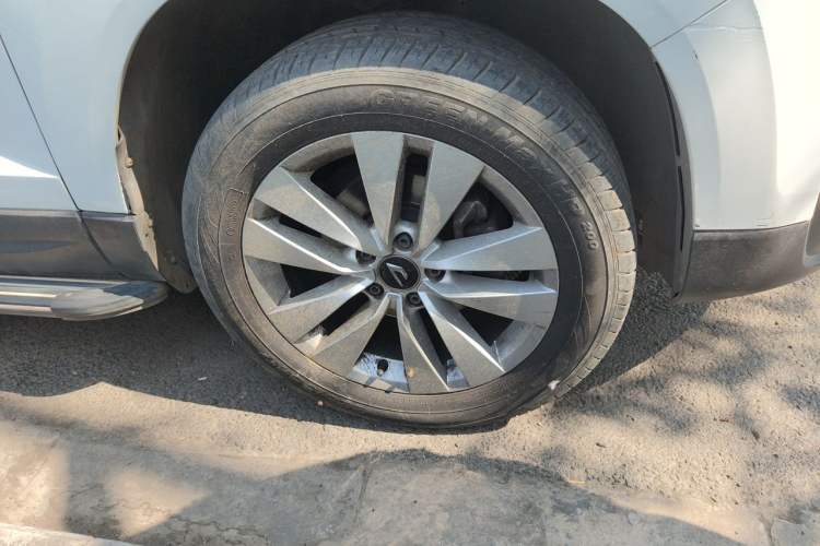 Used Jetta VS5 2019 280TSI Automatic Trend Model Right Front Wheel Hub