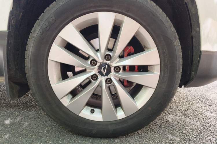 Used Jetta VS5 2019 280TSI Automatic Trend Model Right Front Wheel Hub