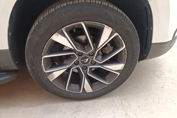 Used Jetta VS5 2019 280TSI Automatic Glory Edition Right Front Wheel Hub