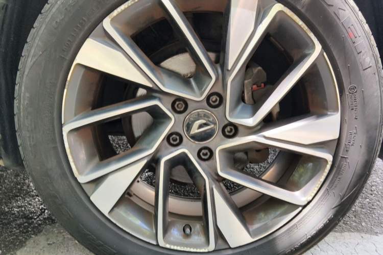 Used Jetta VS5 2019 280TSI Automatic Glory Edition Right Front Wheel Hub