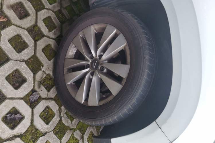 Used Jetta VS5 2019 280TSI Automatic Trend Model Right Front Wheel Hub