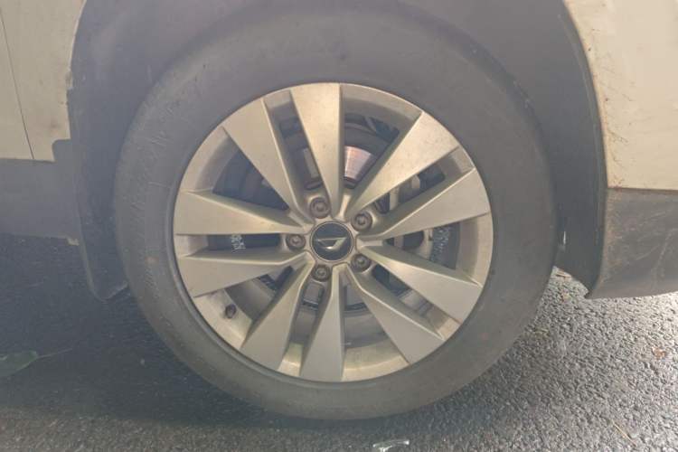 Used Jetta VS5 2019 280TSI Automatic Trend Model Right Front Wheel Hub