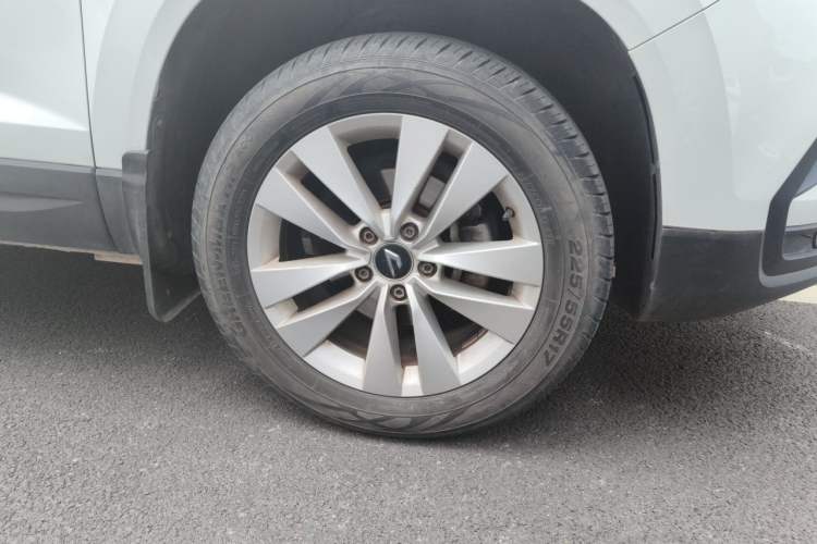 Used Jetta VS5 2019 280TSI Automatic Trend Model Right Front Wheel Hub