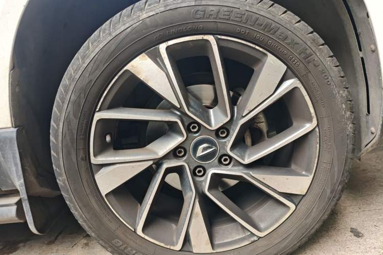 Used Jetta VS5 2019 280TSI Automatic Glory Edition Right Front Wheel Hub