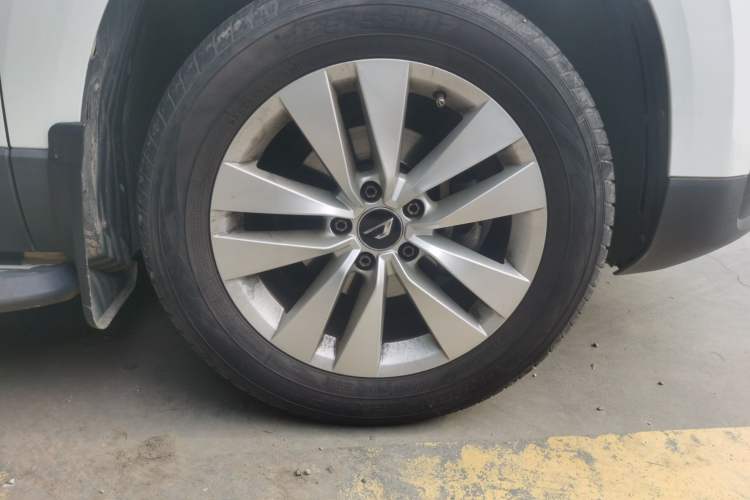 Used Jetta VS5 2019 280TSI Automatic Trend Model Right Front Wheel Hub