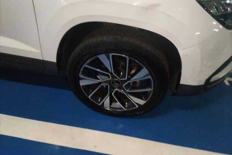 Used Jetta VS5 2019 280TSI Automatic Glory Edition Right Front Wheel Hub