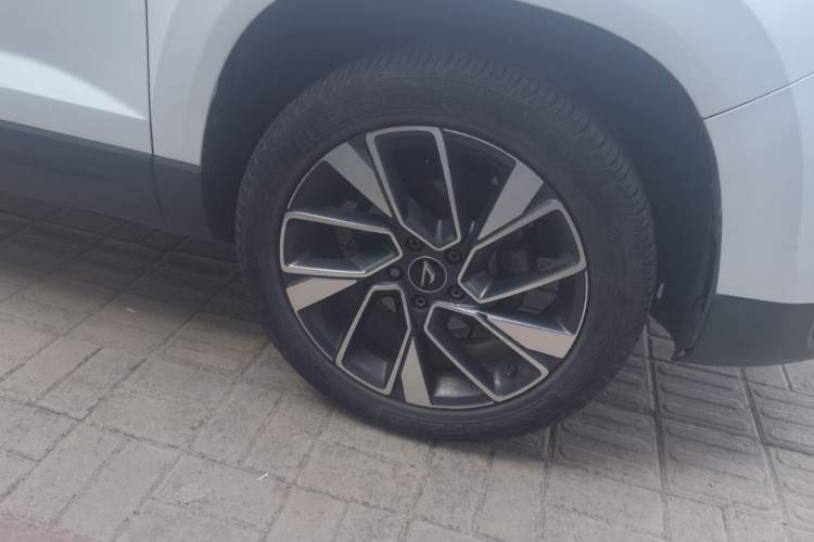 Used Jetta VS5 2019 280TSI Automatic Glory Edition Right Front Wheel Hub