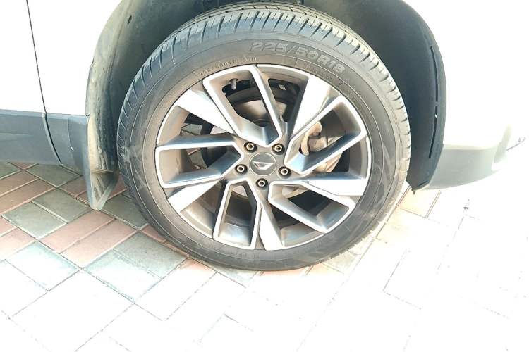 Used Jetta VS5 2019 280TSI Automatic Glory Edition Right Front Wheel Hub