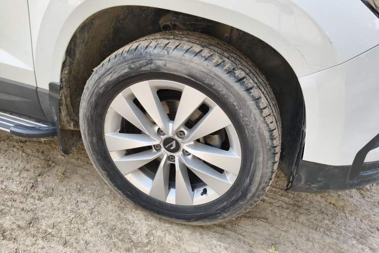 Used Jetta VS5 2019 280TSI Automatic Trend Model Right Front Wheel Hub