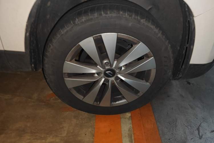 Used Jetta VS5 2019 280TSI Automatic Trend Model Right Front Wheel Hub