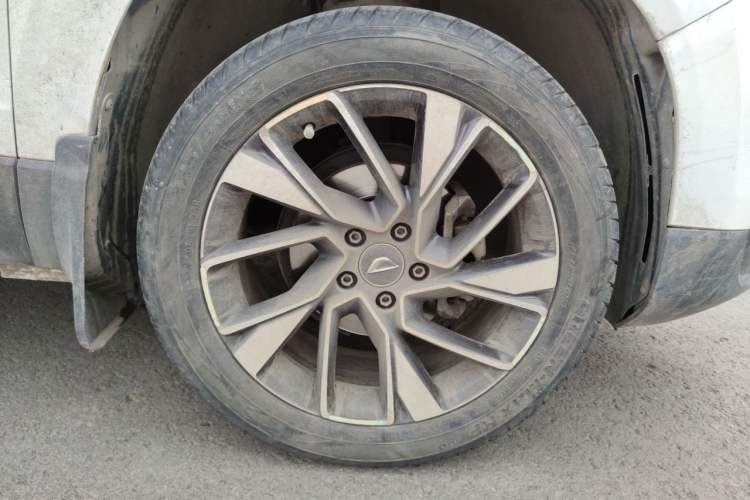 Used Jetta VS5 2019 280TSI Automatic Glory Edition Right Front Wheel Hub