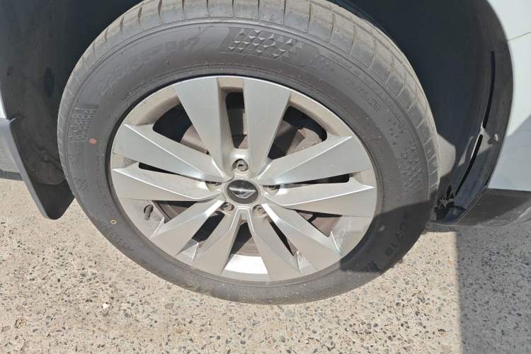 Used Jetta VS5 2019 280TSI Automatic Trend Model Right Front Wheel Hub