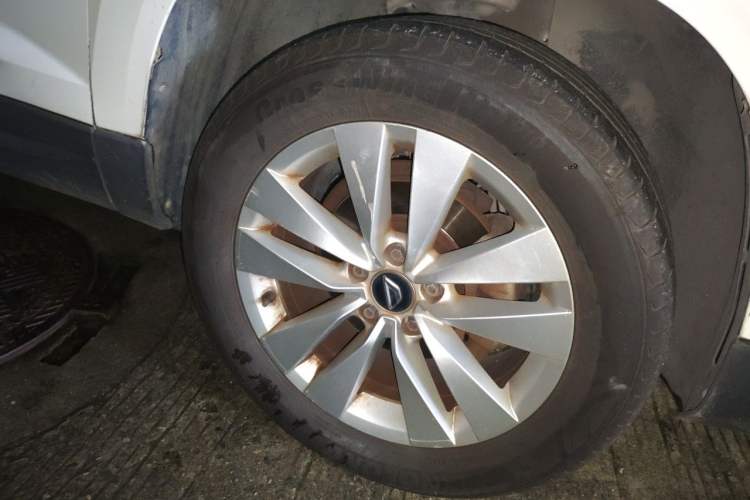 Used Jetta VS5 2019 280TSI Automatic Trend Model Right Front Wheel Hub