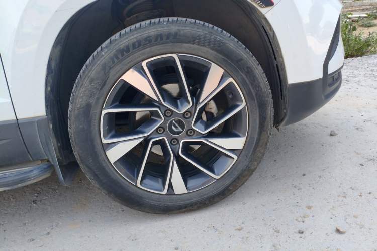 Used Jetta VS5 2019 280TSI Automatic Glory Edition Right Front Wheel Hub