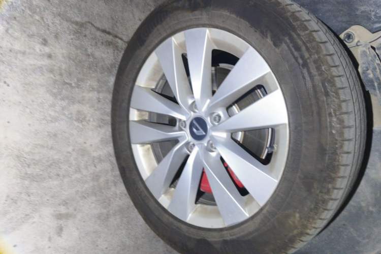 Used Jetta VS5 2019 280TSI Automatic Trend Model Right Front Wheel Hub