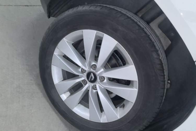 Used Jetta VS5 2019 280TSI Automatic Trend Model Right Rear Wheel Hub