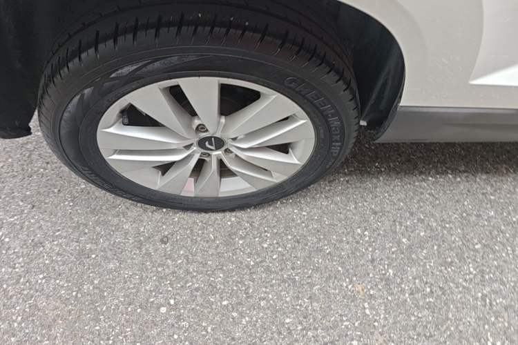 Used Jetta VS5 2019 280TSI Automatic Trend Model Right Rear Wheel Hub