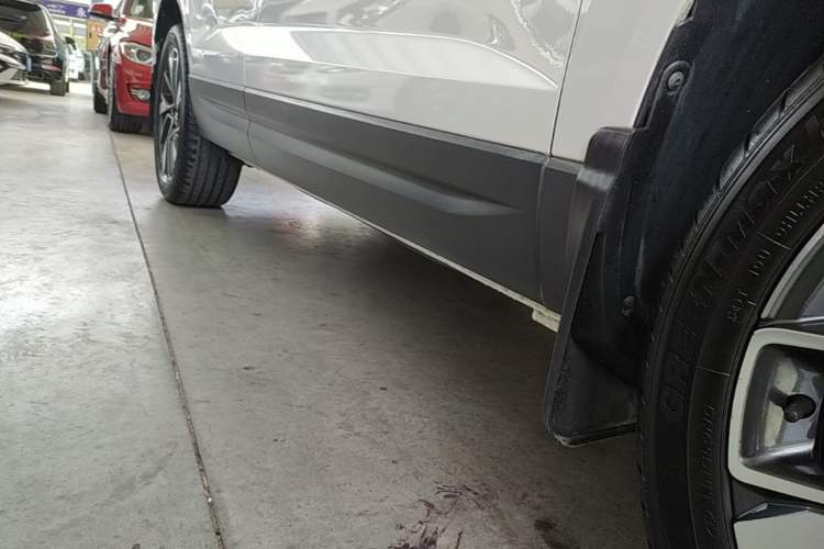 Used Jetta VS5 2019 280TSI Automatic Glory Edition Right Side Sill