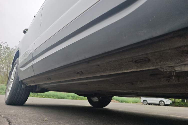 Used Jetta VS5 2019 280TSI Automatic Trend Model Right Side Sill