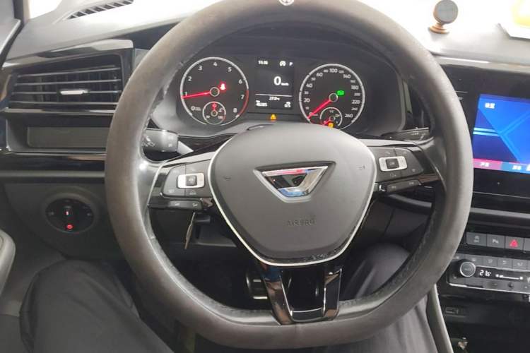 Used Jetta VS5 2019 280TSI Automatic Glory Edition Steering Wheel