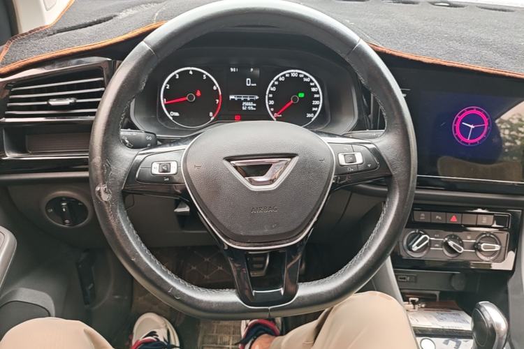 Used Jetta VS5 2019 280TSI Automatic Enjoyment Model Steering Wheel