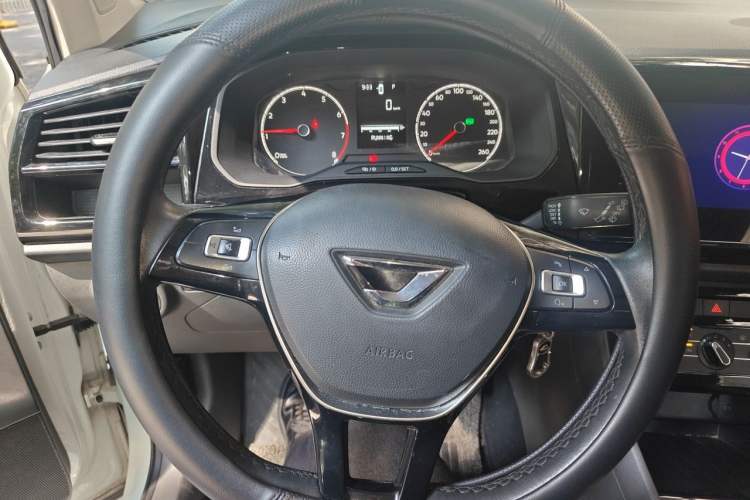 Used Jetta VS5 2019 280TSI Automatic Trend Model Steering Wheel