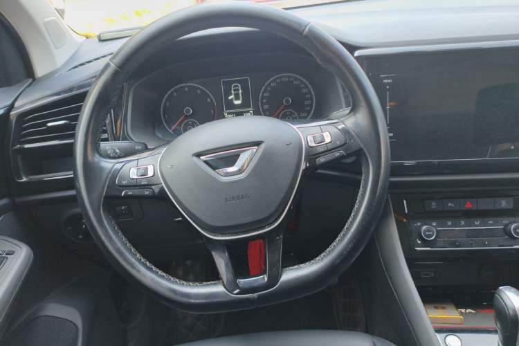 Used Jetta VS5 2019 280TSI Automatic Glory Edition Steering Wheel