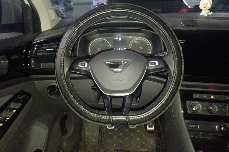 Used Jetta VS5 2019 280TSI Manual Enjoyment Model Steering Wheel