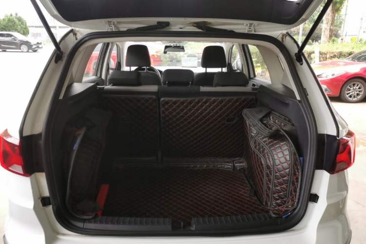 Used Jetta VS5 2019 280TSI Manual Entry-Level Model Trunk