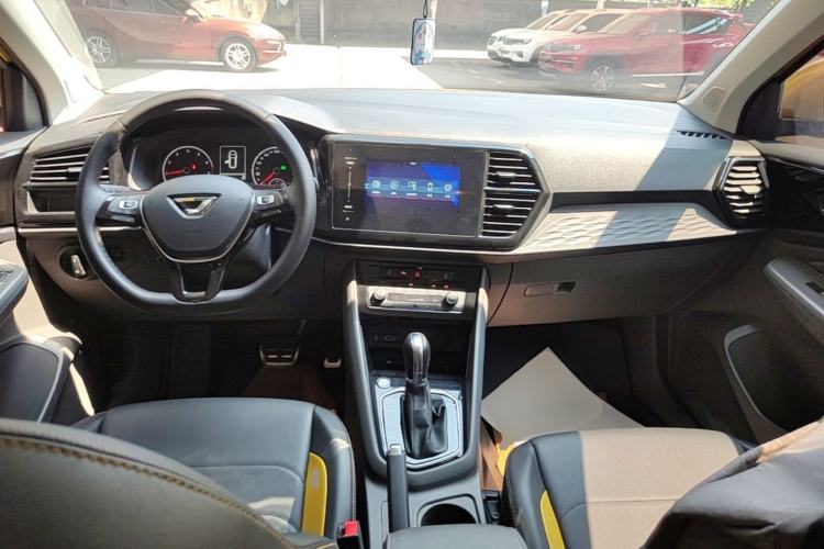 Used Jetta VS5 2019 280TSI Automatic Glory Edition Center Console