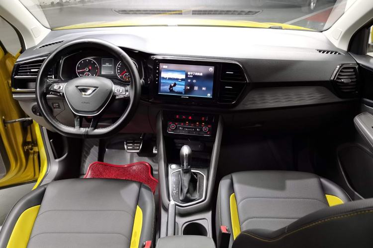 Used Jetta VS5 2019 280TSI Automatic Glory Edition Center Console