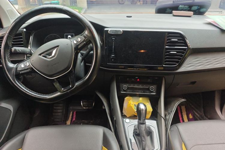 Used Jetta VS5 2019 280TSI Automatic Glory Edition Center Console