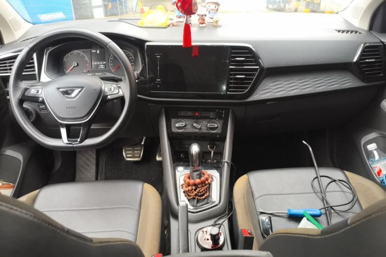 Used Jetta VS5 2019 280TSI Automatic Enjoyment Model Center Console