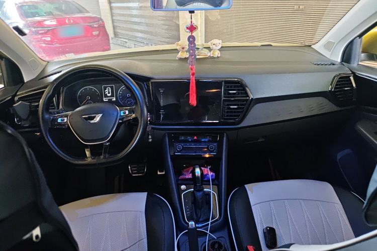 Used Jetta VS5 2019 280TSI Automatic Glory Edition Center Console