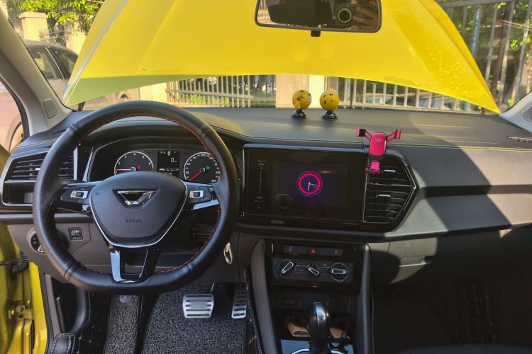 Used Jetta VS5 2019 280TSI Automatic Trend Model Center Console