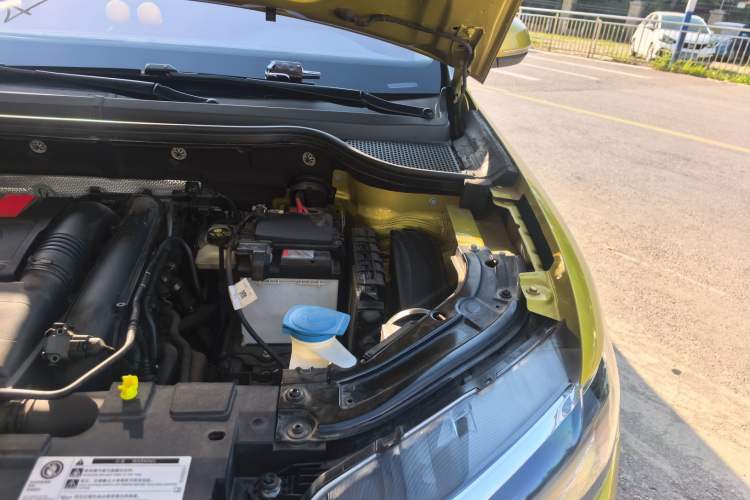 Used Jetta VS5 2019 280TSI Automatic Trend Model Engine Bay Left
