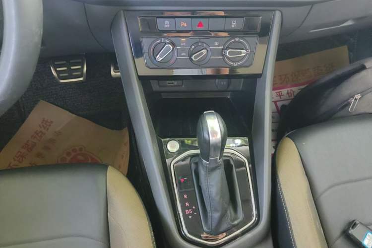 Used Jetta VS5 2019 280TSI Automatic Enjoyment Model Gear Lever