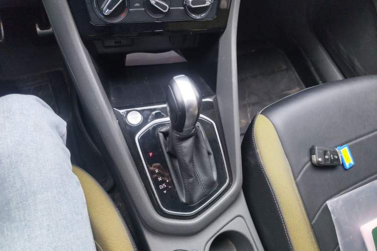 Used Jetta VS5 2019 280TSI Automatic Enjoyment Model Gear Lever