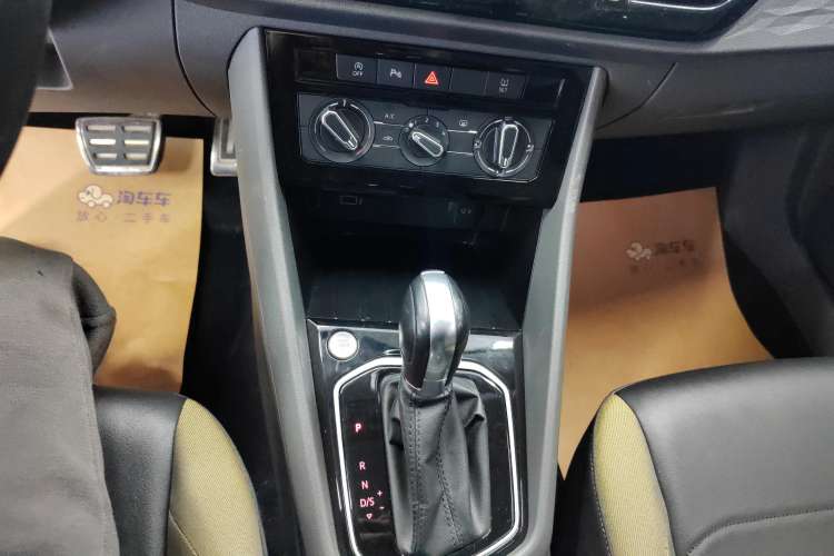 Used Jetta VS5 2019 280TSI Automatic Enjoyment Model Gear Lever