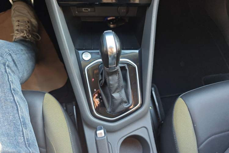 Used Jetta VS5 2019 280TSI Automatic Enjoyment Model Gear Lever