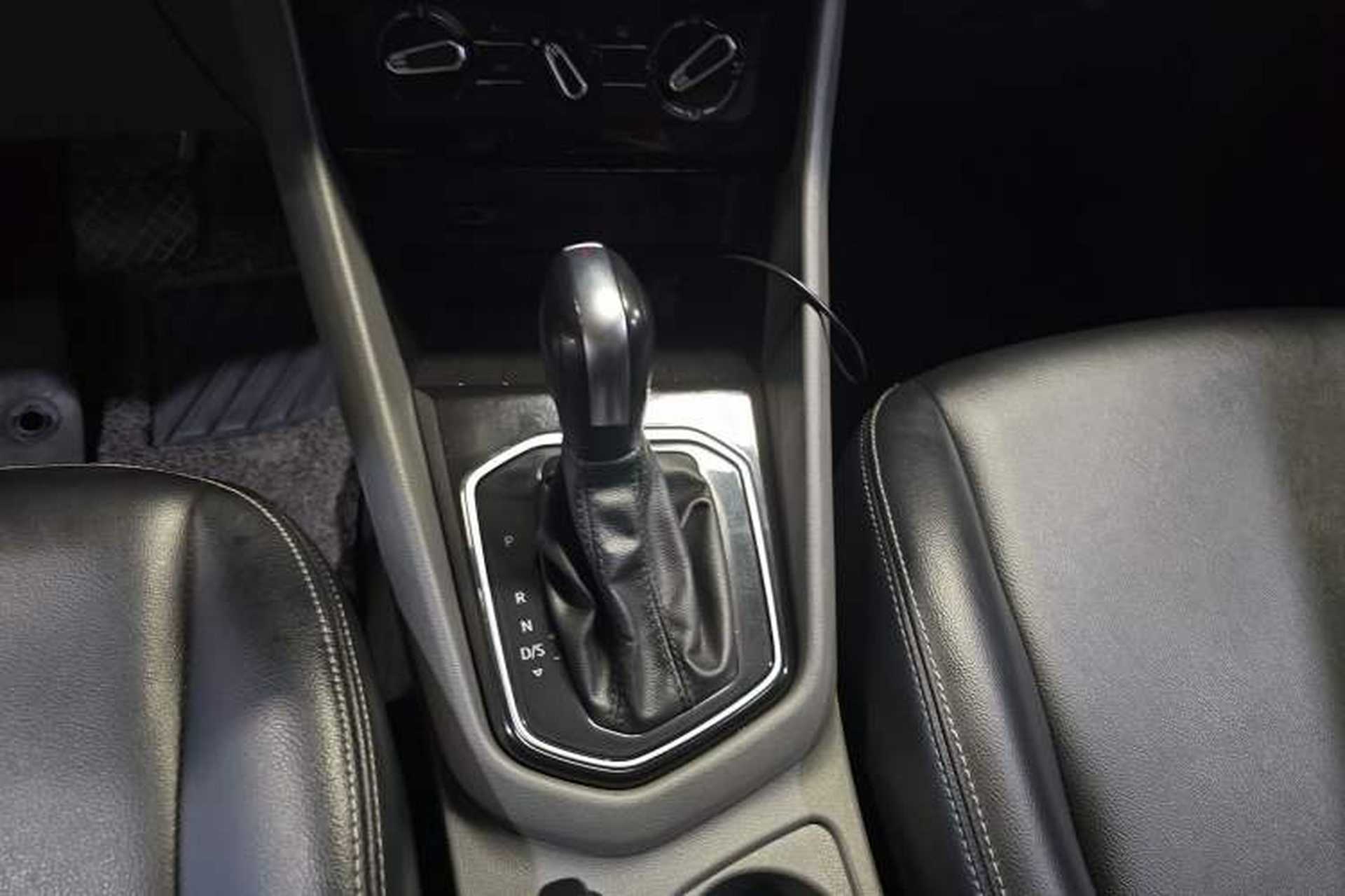 Used Jetta VS5 2019 280TSI Automatic Trend Model Gear Lever