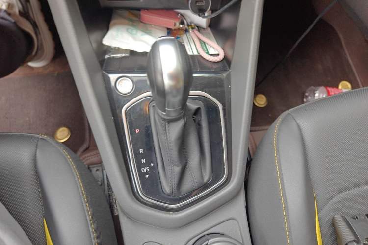 Used Jetta VS5 2019 280TSI Automatic Glory Edition Gear Lever