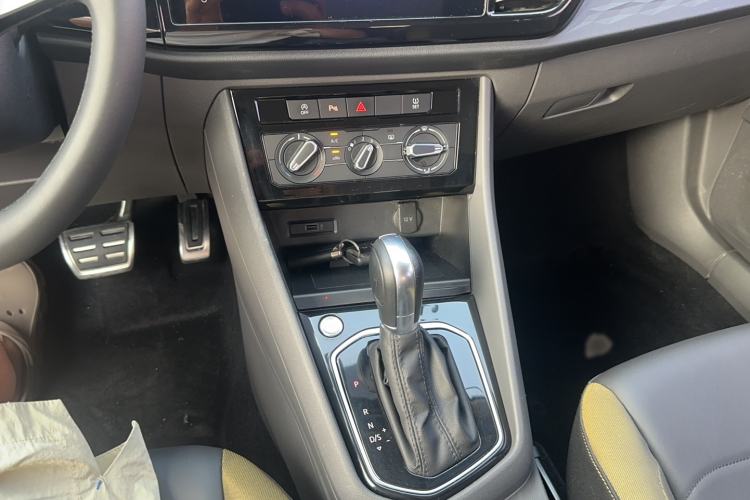 Used Jetta VS5 2019 280TSI Automatic Enjoyment Model Gear Lever