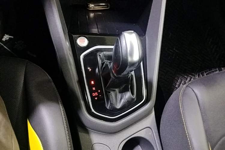Used Jetta VS5 2019 280TSI Automatic Glory Edition Gear Lever